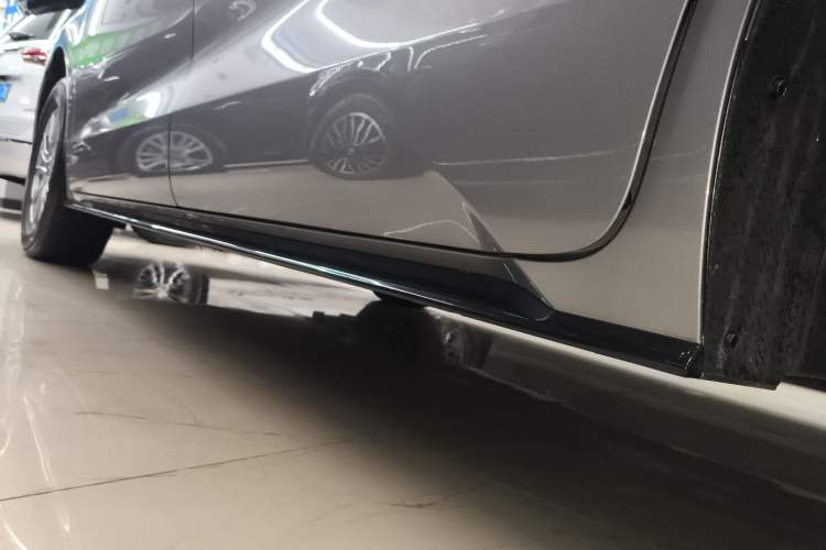 Used Toyota SIENNA 2021 2.5L Hybrid Premium Edition Left Side Sill