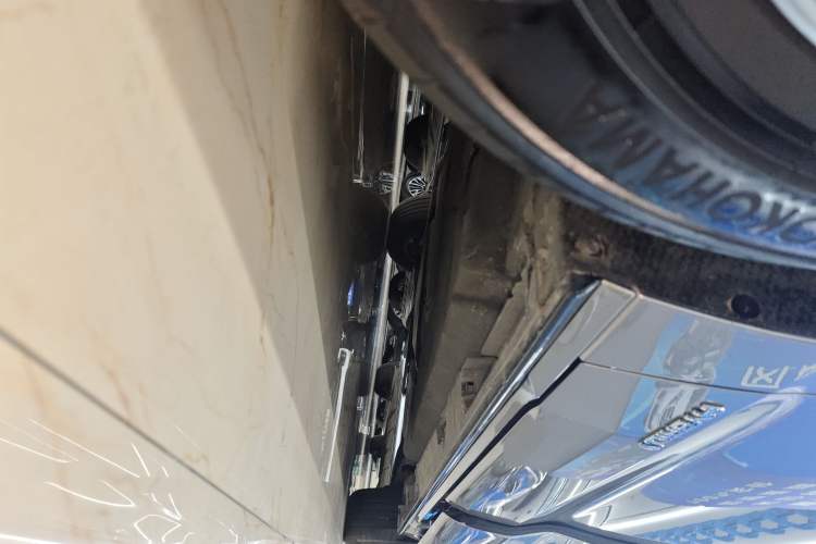 Used Toyota SIENNA 2021 2.5L Hybrid Premium Edition Left Side Sill
