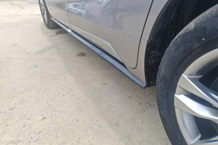 Used Toyota SIENNA 2021 2.5L Hybrid Platinum Edition Left Side Sill