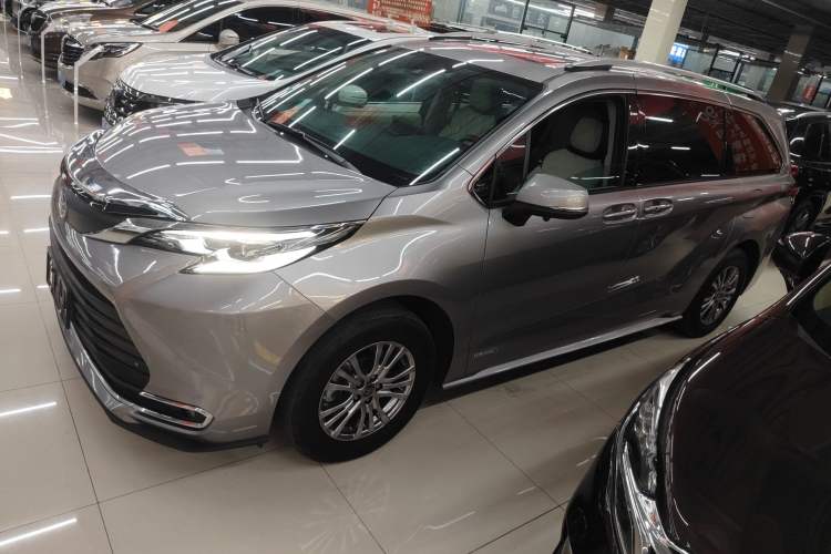 Used Toyota SIENNA 2021 2.5L Hybrid Comfort Edition Left Side
