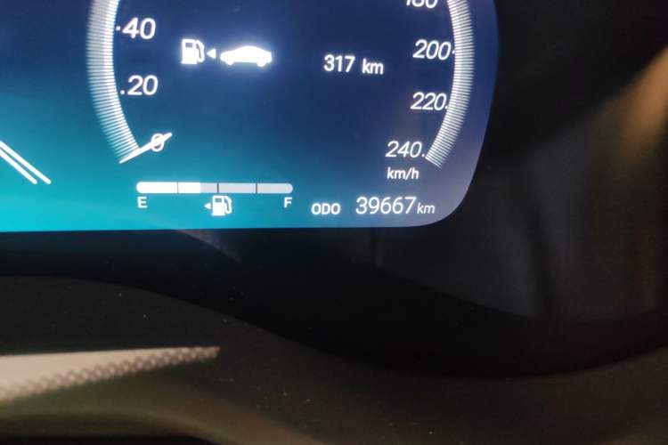 Used Toyota SIENNA 2021 2.5L Hybrid Ultimate Edition Odometer Close Up