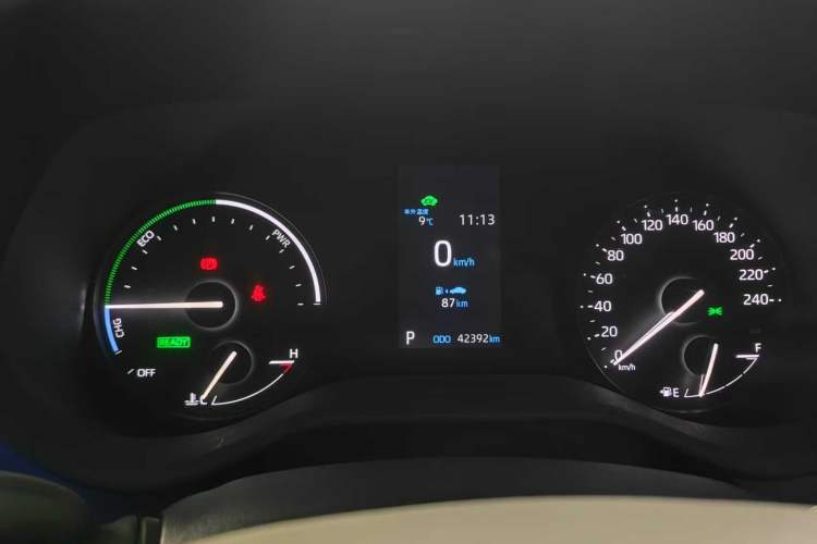 Used Toyota SIENNA 2021 2.5L Hybrid Comfort Edition Odometer Close Up