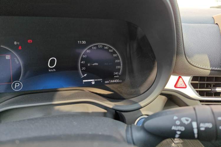 Used Toyota SIENNA 2021 2.5L Hybrid Platinum Edition Odometer Close Up