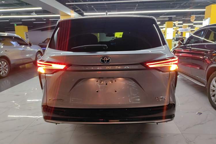 Used Toyota SIENNA 2021 2.5L Hybrid Premium Edition Rear
