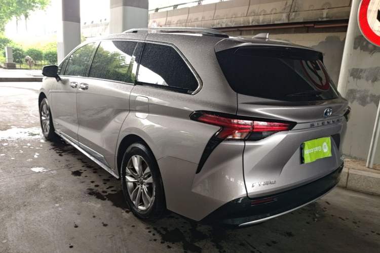 Used Toyota SIENNA 2021 2.5L Hybrid Platinum Edition Rear Left 45 Deg