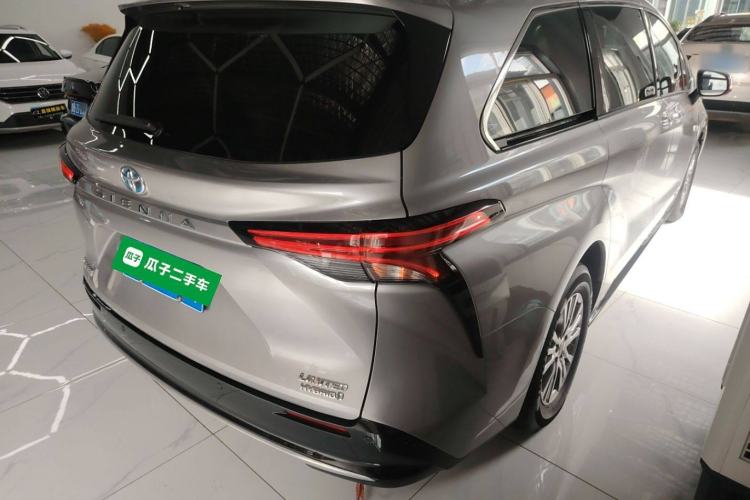 Used Toyota SIENNA 2021 2.5L Hybrid Premium Edition Rear Right 45 Deg