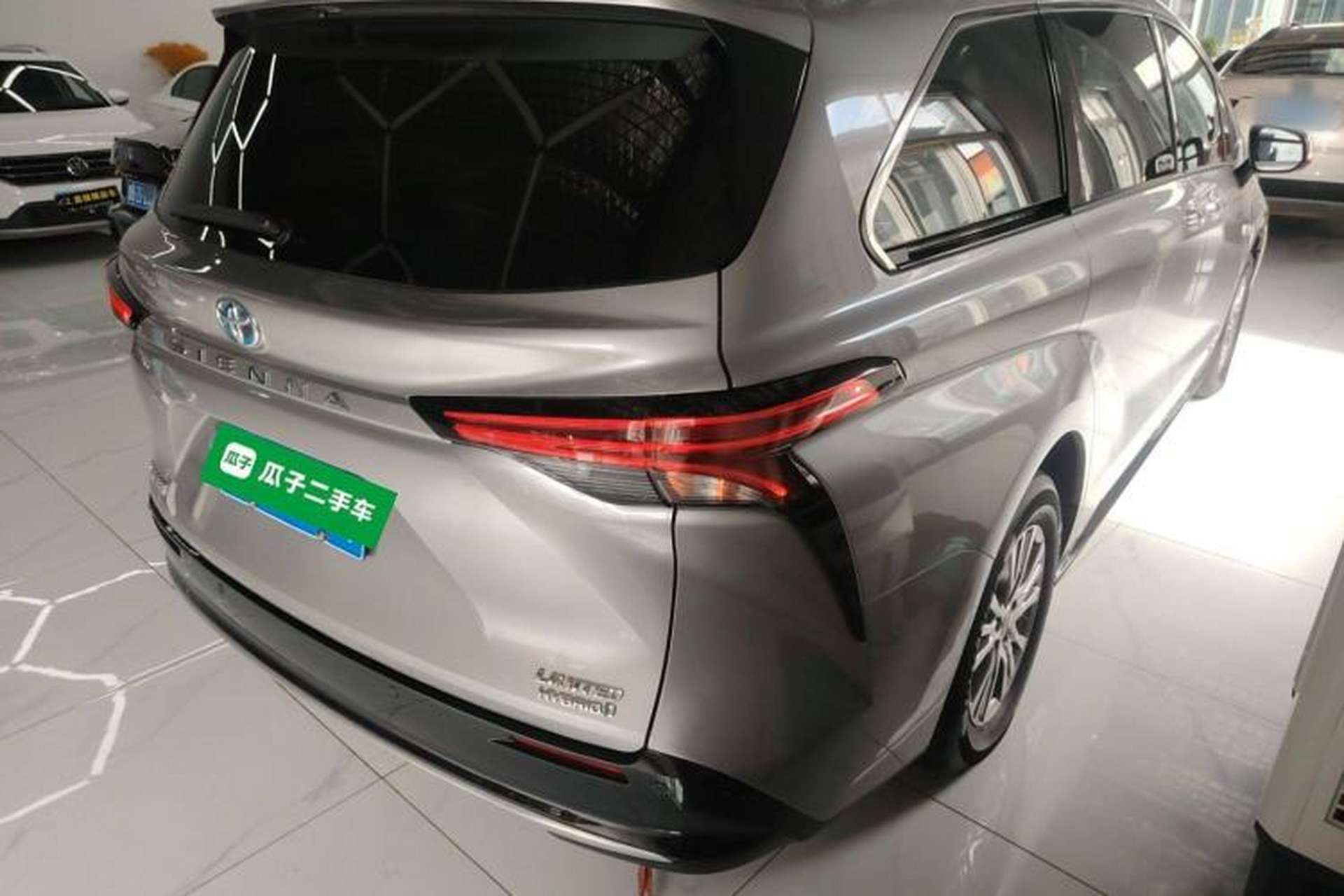 Used Toyota SIENNA 2021 2.5L Hybrid Premium Edition Rear Right 45 Deg