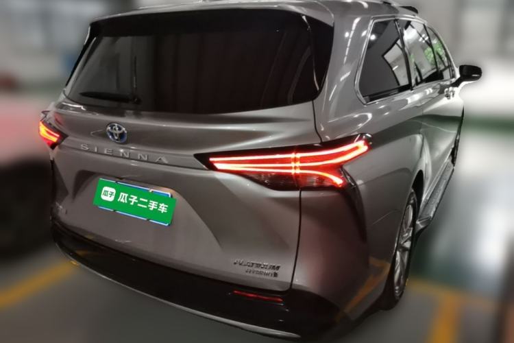 Used Toyota SIENNA 2021 2.5L Hybrid Platinum Edition Rear Right 45 Deg