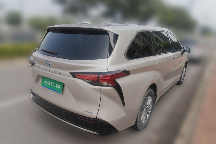 Used Toyota SIENNA 2021 2.5L Hybrid Luxury Edition Rear Right 45 Deg