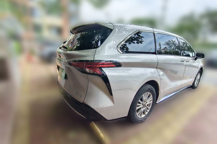Used Toyota SIENNA 2021 2.5L Hybrid Premium Edition Rear Right 45 Deg