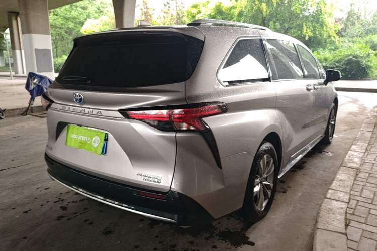 Used Toyota SIENNA 2021 2.5L Hybrid Platinum Edition Rear Right 45 Deg