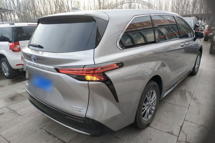 Used Toyota SIENNA 2021 2.5L Hybrid Premium Edition Rear Right 45 Deg