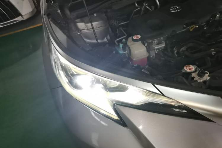 Used Toyota SIENNA 2021 2.5L Hybrid Platinum Edition Right Front Headlight
