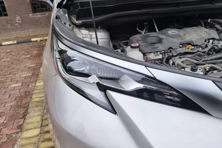Used Toyota SIENNA 2021 2.5L Hybrid Premium Edition Right Front Headlight