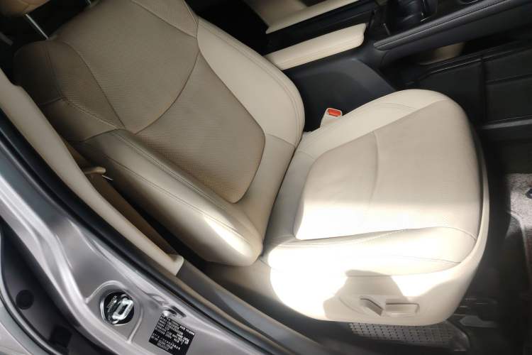 Used Toyota SIENNA 2021 2.5L Hybrid Premium Edition Right Front Seat