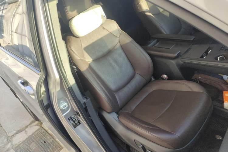 Used Toyota SIENNA 2021 2.5L Hybrid Platinum Edition Right Front Seat