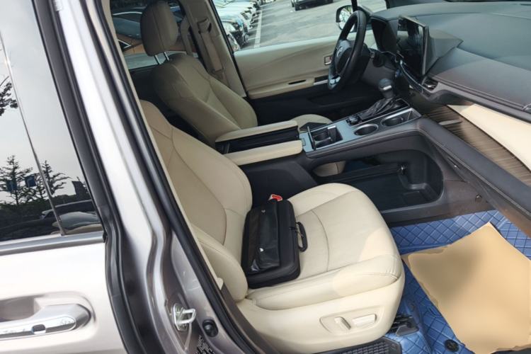 Used Toyota SIENNA 2021 2.5L Hybrid Ultimate Edition Right Front Seat