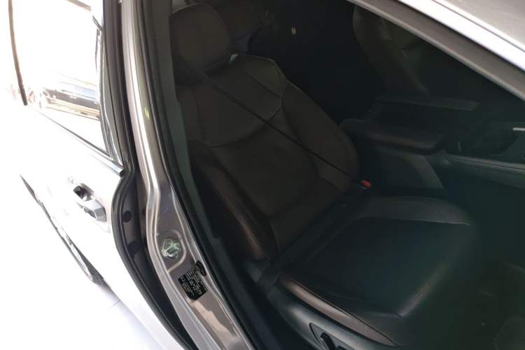 Used Toyota SIENNA 2021 2.5L Hybrid Platinum Edition Right Front Seat