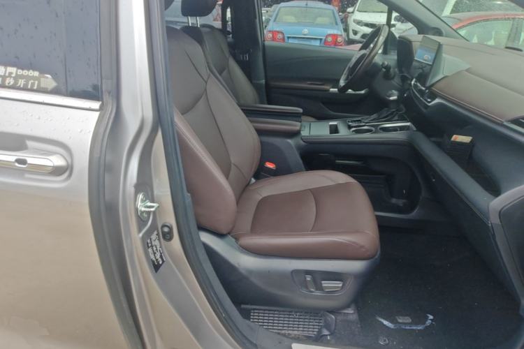 Used Toyota SIENNA 2021 2.5L Hybrid Platinum Edition Right Front Seat