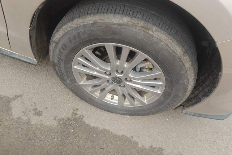 Used Toyota SIENNA 2021 2.5L Hybrid Luxury Edition Right Front Wheel Hub