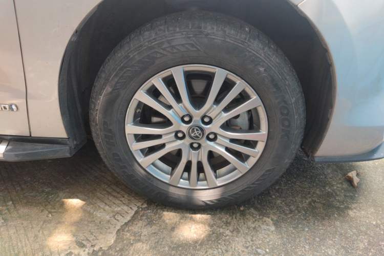 Used Toyota SIENNA 2021 2.5L Hybrid Comfort Edition Right Front Wheel Hub