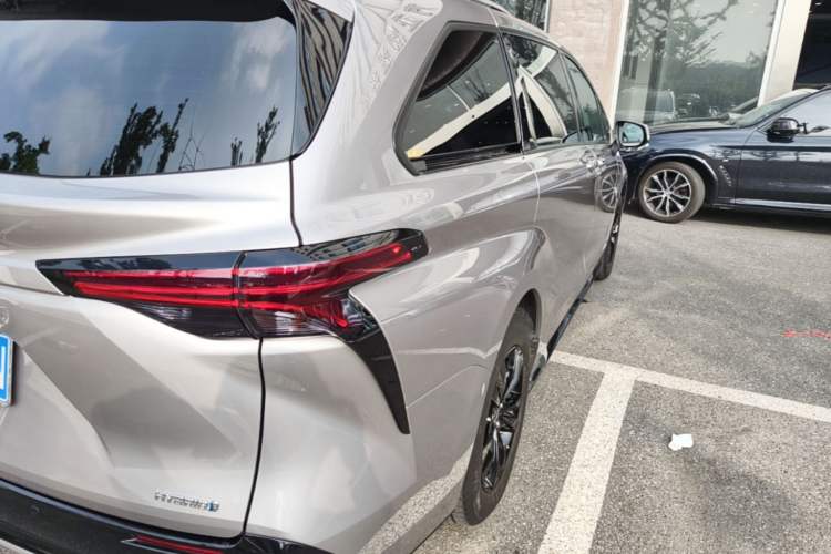 Used Toyota SIENNA 2021 2.5L Hybrid Ultimate Edition Right Rear Taillight