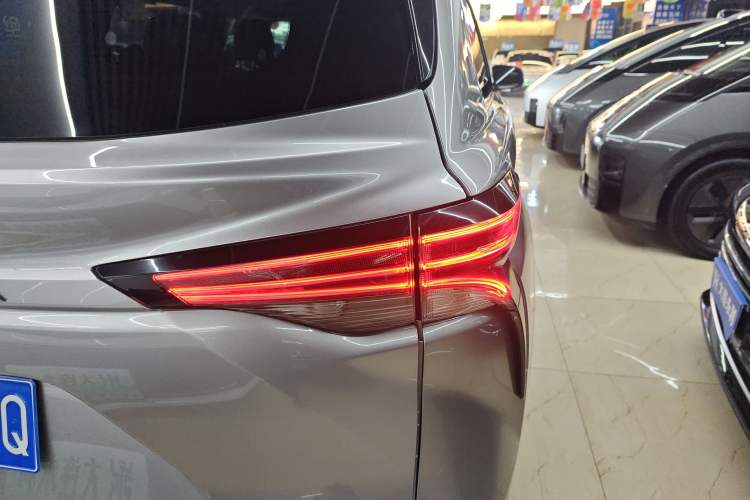 Used Toyota SIENNA 2021 2.5L Hybrid Premium Edition Right Rear Taillight