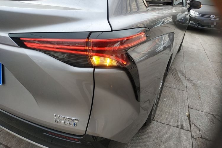 Used Toyota SIENNA 2021 2.5L Hybrid Premium Edition Right Rear Taillight