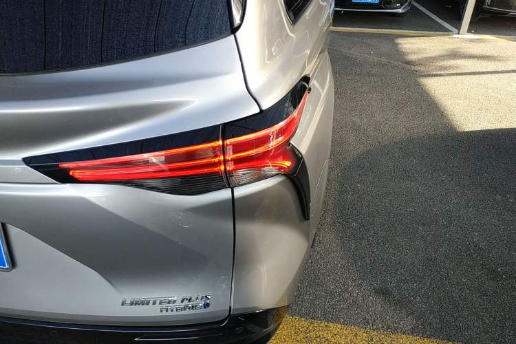 Used Toyota SIENNA 2021 2.5L Hybrid Ultimate Edition Right Rear Taillight