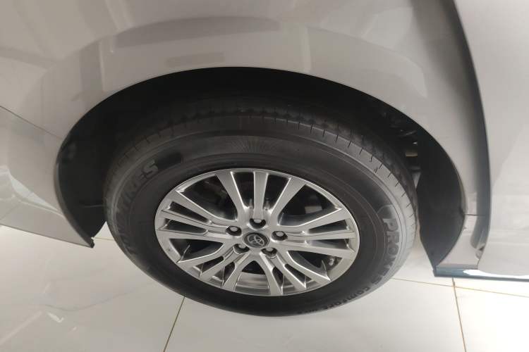 Used Toyota SIENNA 2021 2.5L Hybrid Premium Edition Right Rear Wheel Hub
