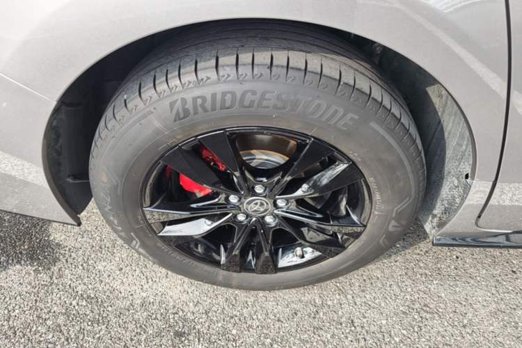 Used Toyota SIENNA 2021 2.5L Hybrid Ultimate Edition Right Rear Wheel Hub