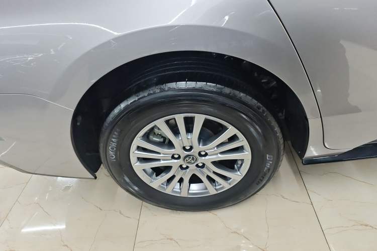 Used Toyota SIENNA 2021 2.5L Hybrid Premium Edition Right Rear Wheel Hub