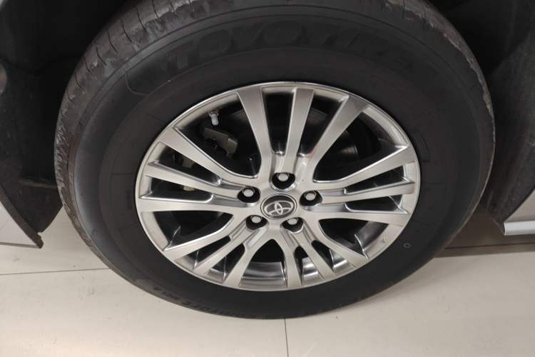 Used Toyota SIENNA 2021 2.5L Hybrid Comfort Edition Right Rear Wheel Hub