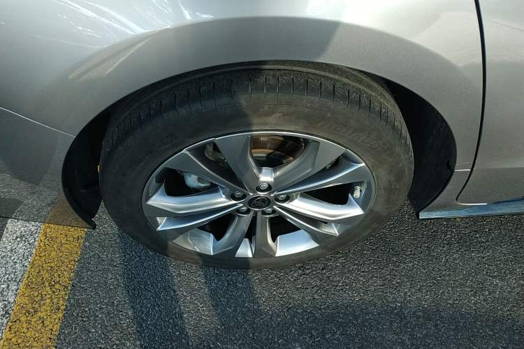 Used Toyota SIENNA 2021 2.5L Hybrid Ultimate Edition Right Rear Wheel Hub