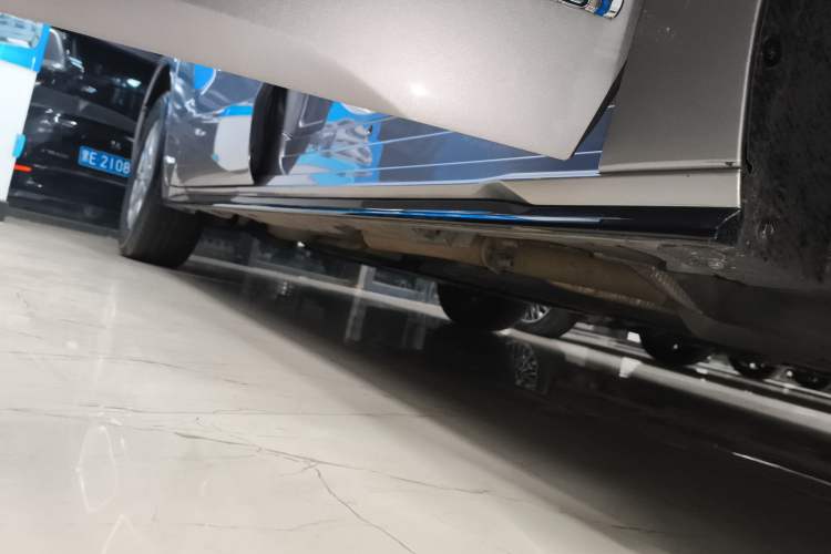 Used Toyota SIENNA 2021 2.5L Hybrid Premium Edition Right Side Sill
