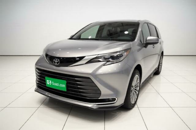 Toyota SIENNA 2021 2.5L Hybrid Premium Edition с пробегом