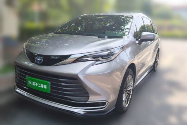 Toyota SIENNA 2021 2.5L Hybrid Premium Edition مستعملة