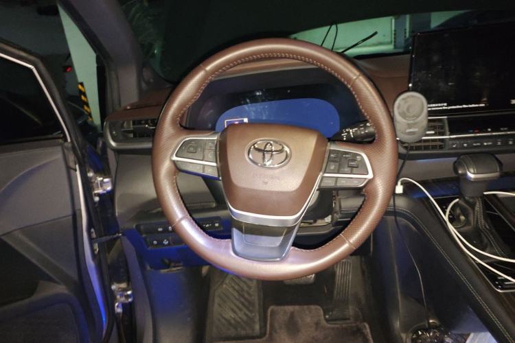 Used Toyota SIENNA 2021 2.5L Hybrid Platinum Edition Steering Wheel