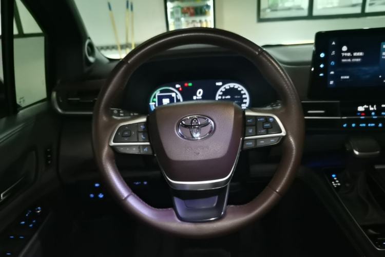 Used Toyota SIENNA 2021 2.5L Hybrid Platinum Edition Steering Wheel