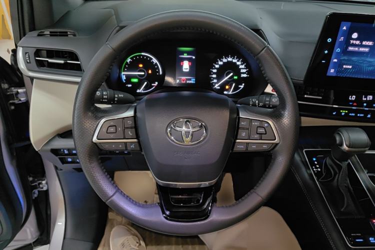 Used Toyota SIENNA 2021 2.5L Hybrid Premium Edition Steering Wheel