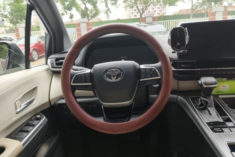 Used Toyota SIENNA 2021 2.5L Hybrid Premium Edition Steering Wheel