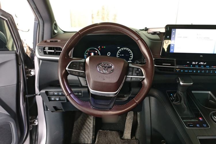 Used Toyota SIENNA 2021 2.5L Hybrid Platinum Edition Steering Wheel