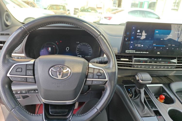 Used Toyota SIENNA 2021 2.5L Hybrid Platinum Edition Steering Wheel