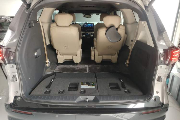 Used Toyota SIENNA 2021 2.5L Hybrid Premium Edition Trunk