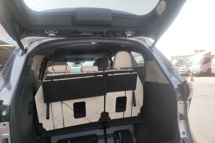 Used Toyota SIENNA 2021 2.5L Hybrid Premium Edition Trunk
