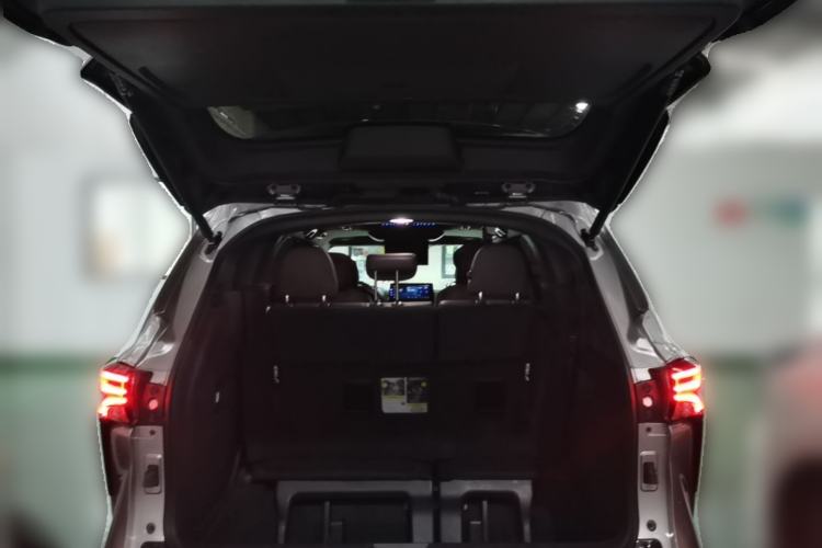 Used Toyota SIENNA 2021 2.5L Hybrid Platinum Edition Trunk