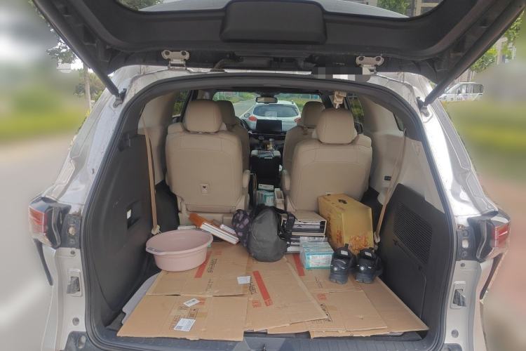 Used Toyota SIENNA 2021 2.5L Hybrid Luxury Edition Trunk