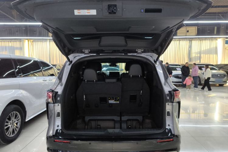 Used Toyota SIENNA 2021 2.5L Hybrid Premium Edition Trunk