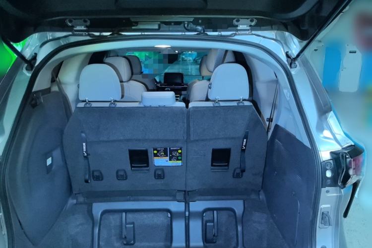Used Toyota SIENNA 2021 2.5L Hybrid Comfort Edition Trunk