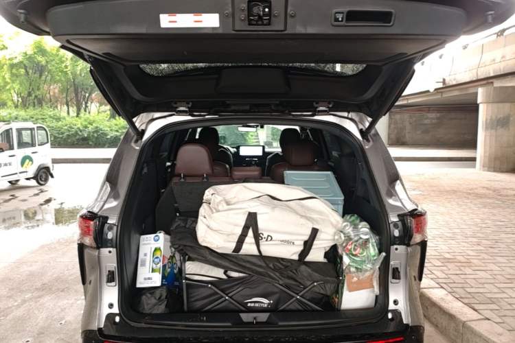 Used Toyota SIENNA 2021 2.5L Hybrid Platinum Edition Trunk